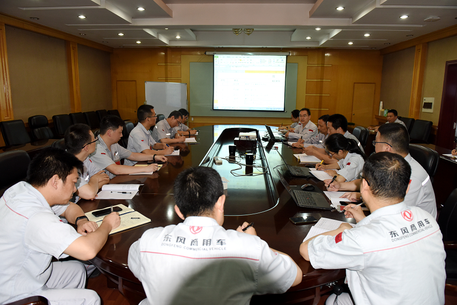 C:\Users\liangxq\Desktop\“三個報告”剛露面，鍛造廠員工為何討論的既熱烈又激烈？\鍛造廠分組討論1.jpg
