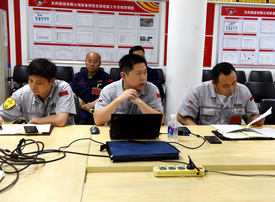C:\Users\liangxq\Desktop\“三個報告”剛露面，鍛造廠員工為何討論的既熱烈又激烈？\鍛造廠討論公司黨代會報告現(xiàn)場9.jpg